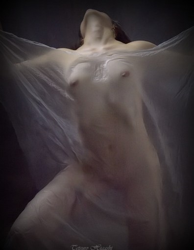 Cling to the&nbsp;skin