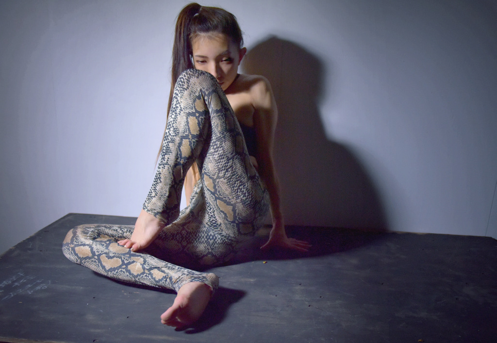 ヨーガダンサーの初めてのヌード撮影