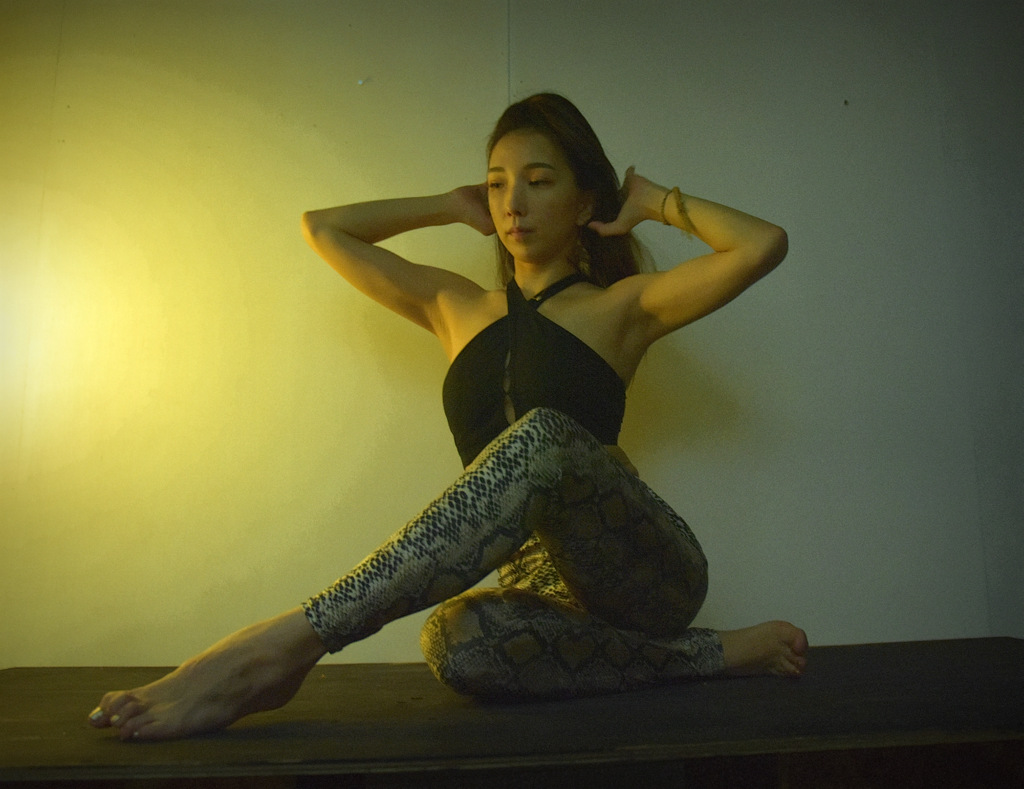 ヨーガダンサーの初めてのヌード撮影