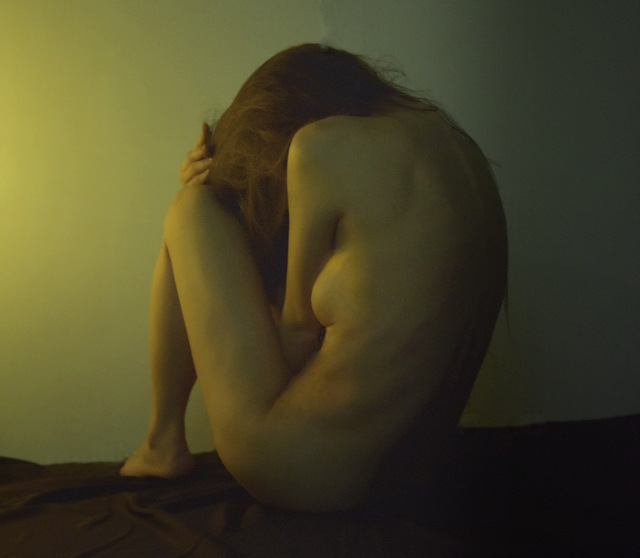 ヨーガダンサーの初めてのヌード撮影